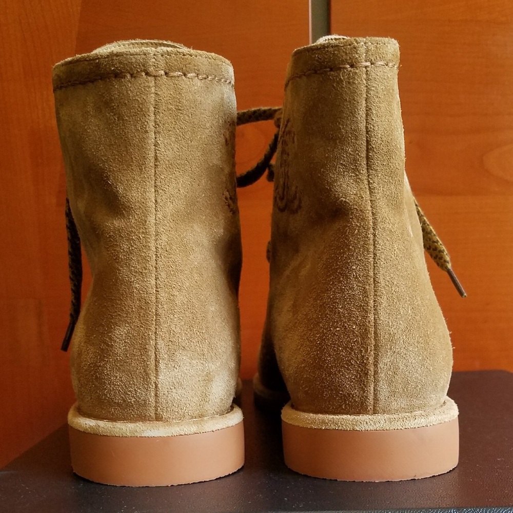 HOSTPICK!!! CHANEL suede CC logo lace up High-tops - Picture 5 of 16
